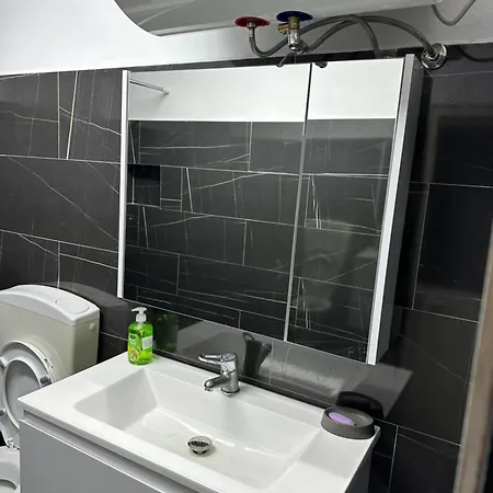 Lemon Breeze Хостел Тирана