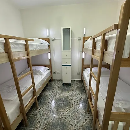 Lemon Breeze Vandrerhjem