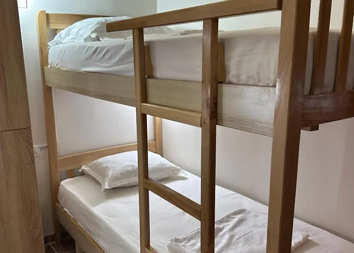 Lemon Breeze Hostel *