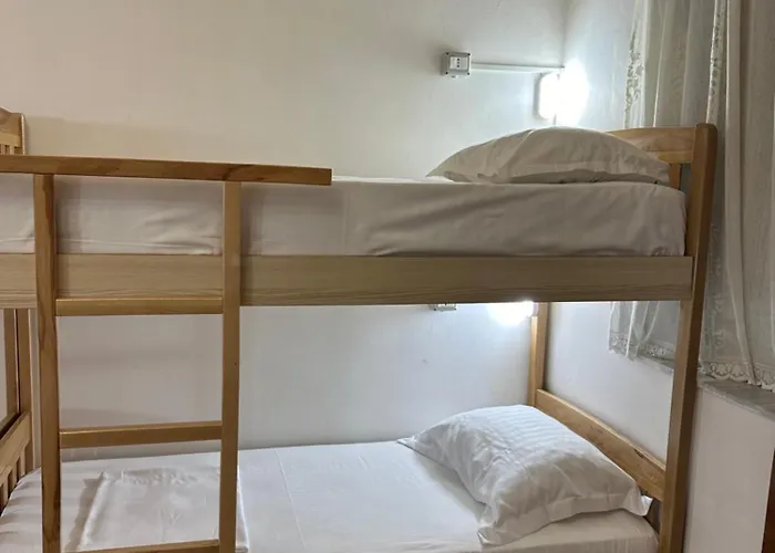 Lemon Breeze Hostal *