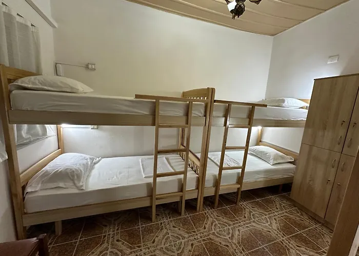 Lemon Breeze Hostal Tirana