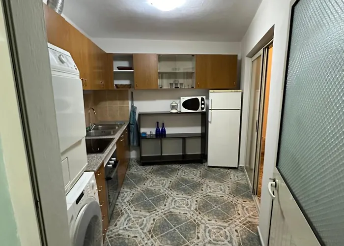 Lemon Breeze Hostal Tirana