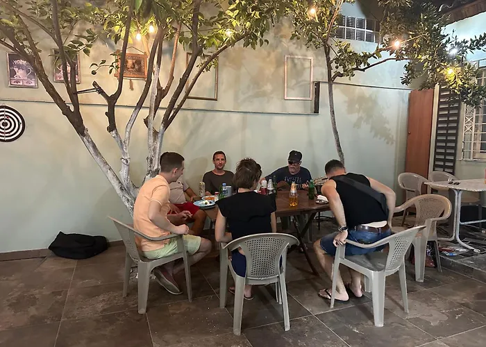 Lemon Breeze Хостел Тирана