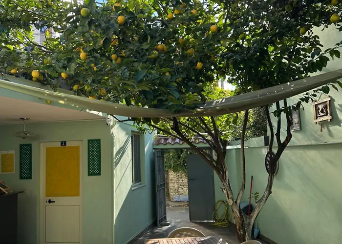 Lemon Breeze Hostal Tirana